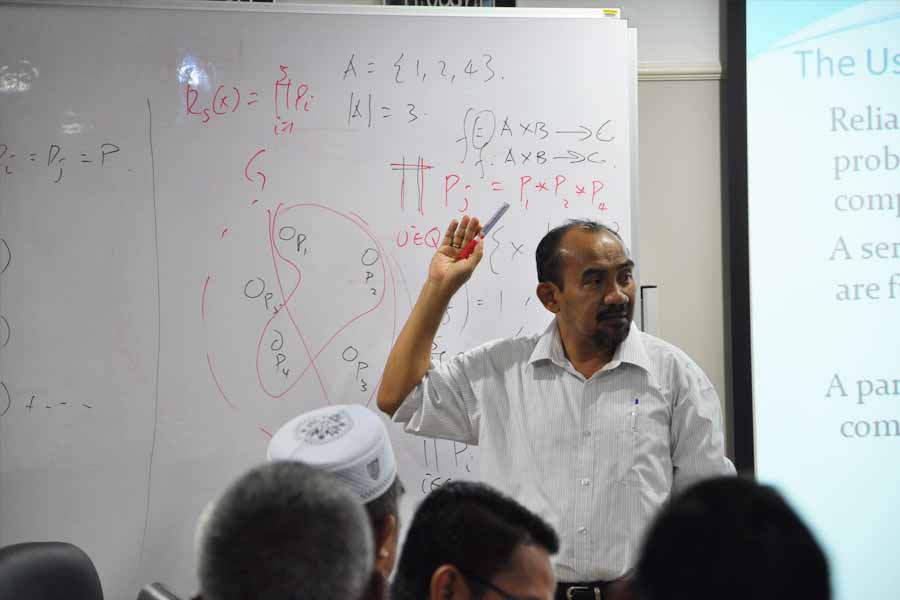 Prof. Mustafa di Bengkel Matematik dalam Penyelidikan Sains Komputer